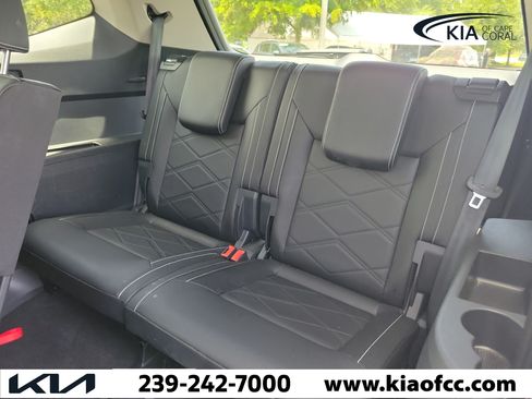 Used 2025 Volkswagen Atlas SE FWD image 13