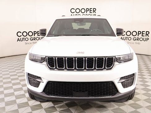 Used 2024 Jeep Grand Cherokee Laredo w/ Luxury Tech Group I image 9