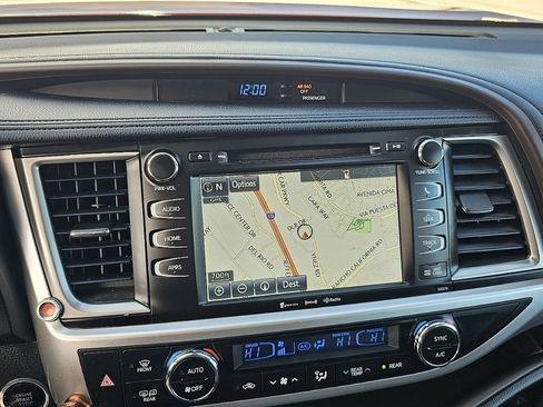 Used 2018 Toyota Highlander XLE image 36