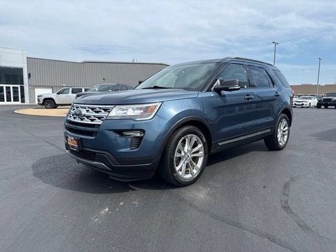 Used 2019 Ford Explorer XLT w/ Equipment Group 202A FWD image 3