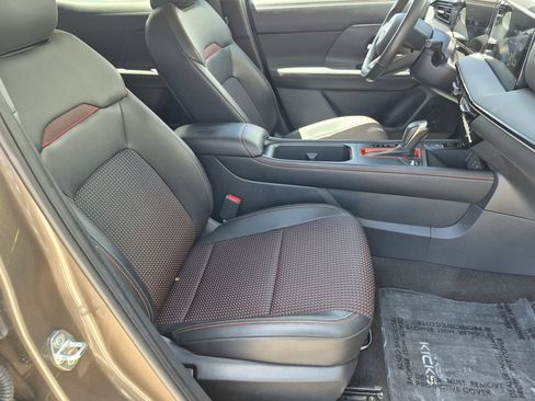 Used 2025 Nissan Kicks SR AWD/4WD image 15