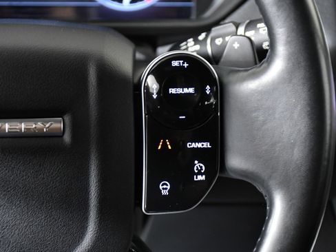 Used 2020 Land Rover Discovery HSE image 11