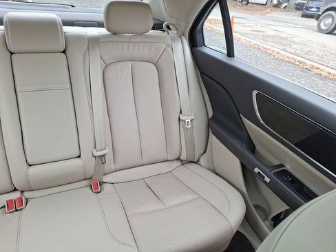 Used 2018 Lincoln Continental Select w/ Continental Climate Package image 20