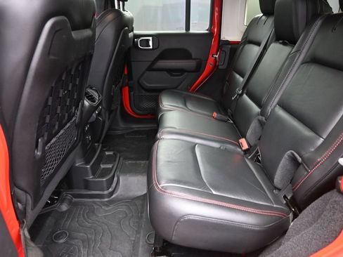Used 2021 Jeep Wrangler Unlimited Rubicon w/ Cold Weather Group AWD/4WD image 15