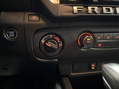 Used 2025 Nissan Frontier SV image 32