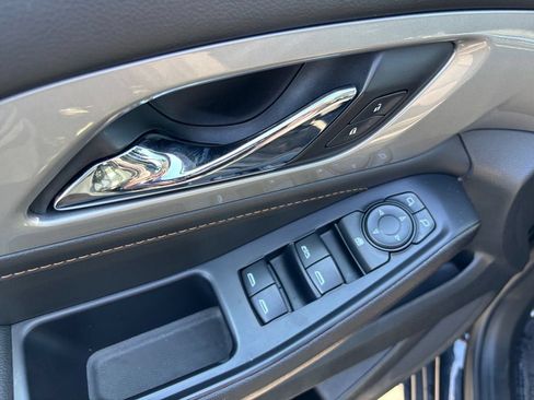 Used 2020 Chevrolet Traverse LT FWD image 11