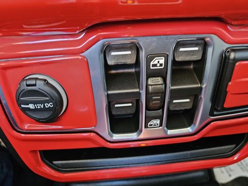 Used 2020 Jeep Wrangler Unlimited Sahara w/ Uconnect 4C Nav & Sound Group image 18