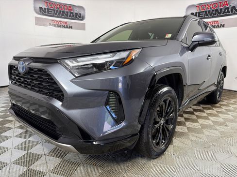 Used 2023 Toyota RAV4 SE image 7