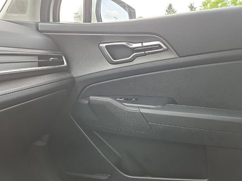 Certified 2025 Kia Sportage LX AWD/4WD image 25