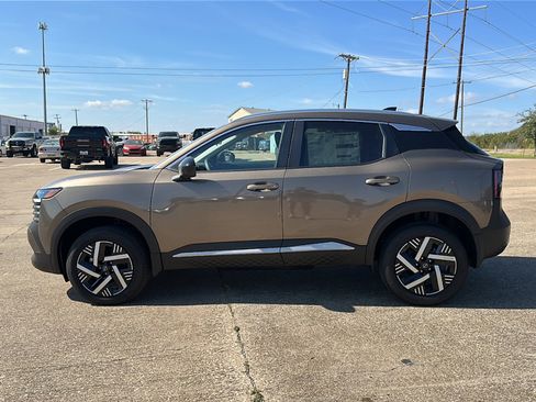 New 2026 Nissan Kicks SV w/ Charging Package image 5