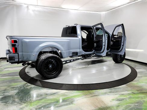 Used 2024 Ford F450 Platinum w/ FX4 Off-Road Package image 9