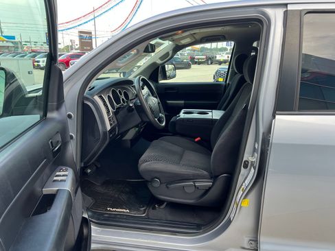 Used 2013 Toyota Tundra 4x4 CrewMax w/ Tow Pkg image 9