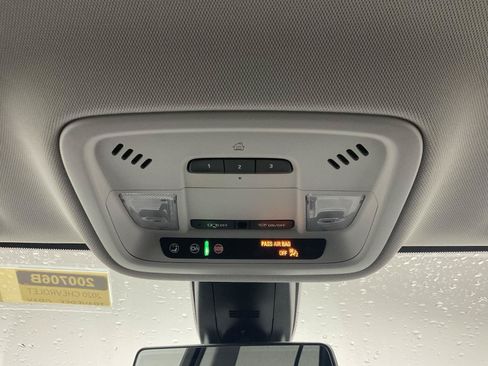 Used 2020 Chevrolet Traverse Premier FWD image 22
