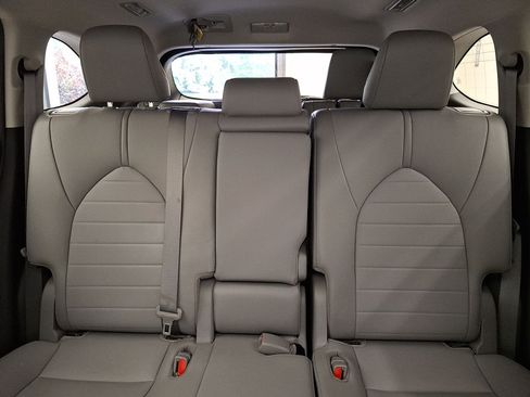 Certified 2020 Toyota Highlander XLE AWD/4WD image 24