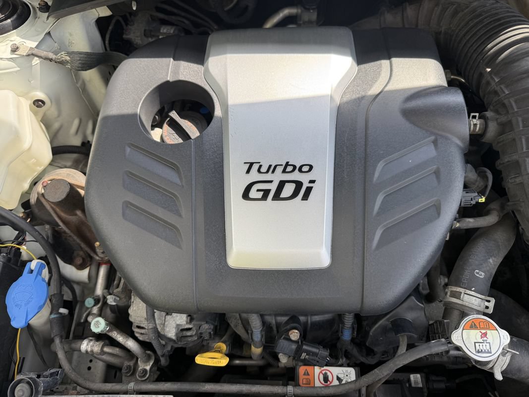Used 2016 Hyundai Veloster Turbo FWD image 38