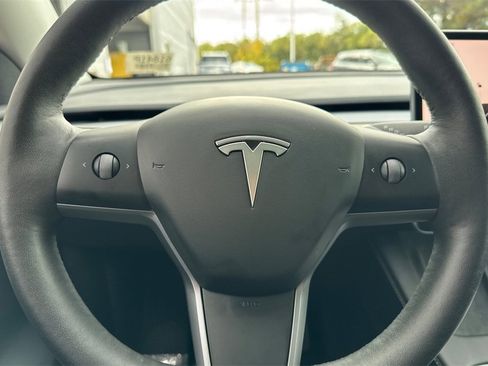 Used 2023 Tesla Model Y Long Range image 22