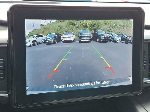 Used 2022 Ford Explorer XLT w/ Equipment Group 202A AWD/4WD image 19