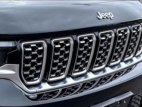 Used 2022 Jeep Grand Cherokee Summit AWD/4WD image 29