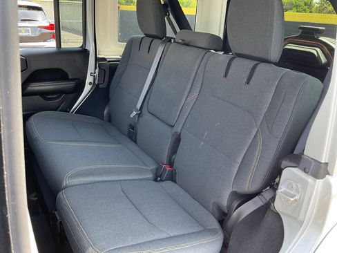 Used 2024 Jeep Wrangler Unlimited Sahara AWD/4WD image 19