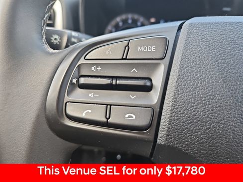 Used 2022 Hyundai Venue SEL FWD image 30
