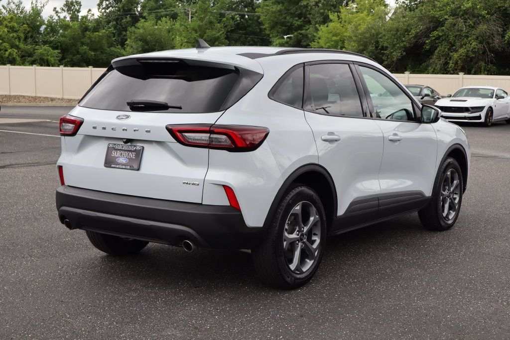 Used 2025 Ford Escape ST-Line Select AWD/4WD image 3