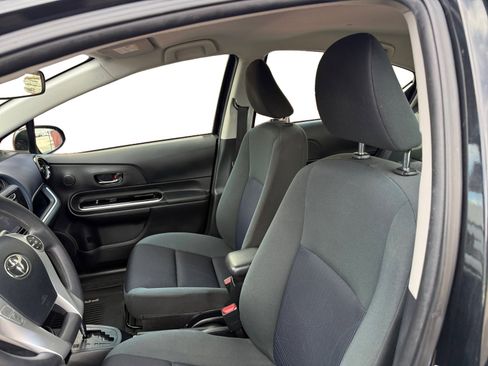 Used 2016 Toyota Prius C Two image 10