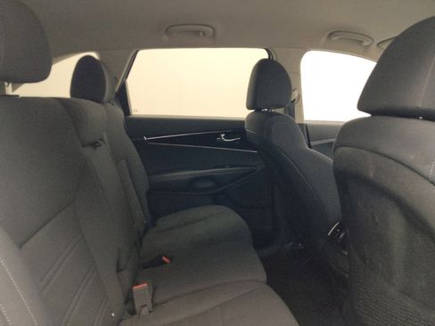 Used 2019 Kia Sorento AWD w/ LX Convenience Package image 19