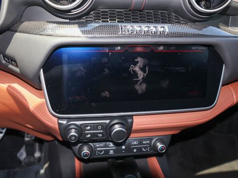 Used 2019 Ferrari Portofino RWD image 29