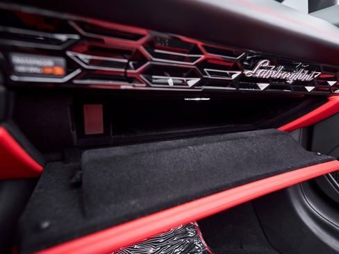 Used 2021 Lamborghini Huracan EVO image 65