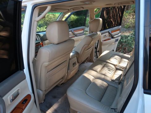 Used 2005 Lexus LX 470 4WD image 12