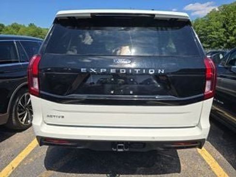 Used 2025 Ford Expedition Active AWD/4WD image 7