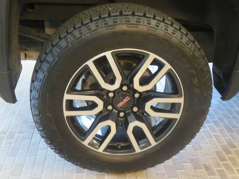 Used 2021 GMC Sierra 1500 AT4 w/ AT4 Premium Package AWD/4WD image 9