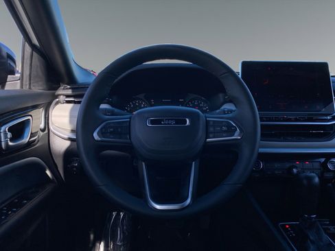 Used 2025 Jeep Compass Limited image 12