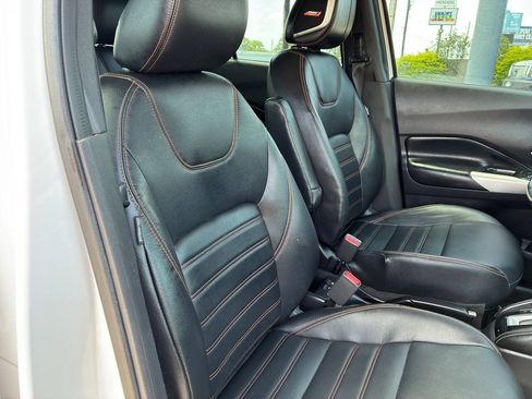Used 2019 Nissan Kicks SR w/ SR Premium Package FWD image 40