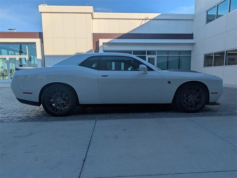 Used 2015 Dodge Challenger SRT Hellcat image 3