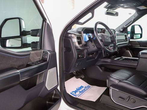 Used 2025 Ford F450 Platinum w/ FX4 Off-Road Package AWD/4WD image 3