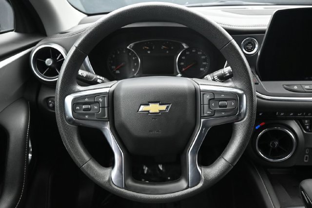 Used 2024 Chevrolet Blazer LT w/ Convenience Package FWD image 16