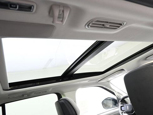 New 2026 Lincoln Navigator Reserve image 17