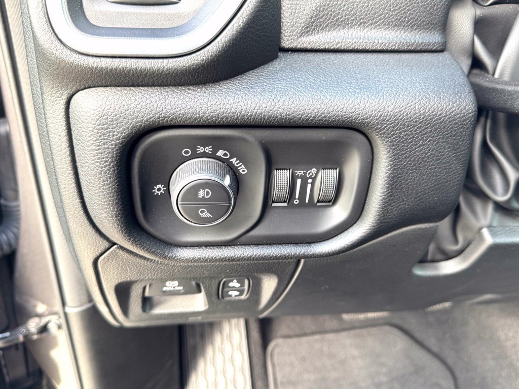 Used 2026 RAM 1500 Laramie AWD/4WD image 30