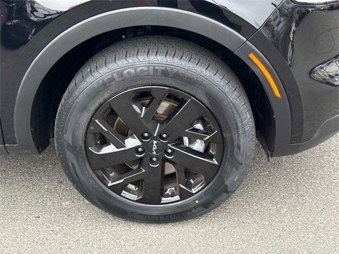 Used 2023 Kia Sorento S w/ Panoramic Sunroof Package image 7