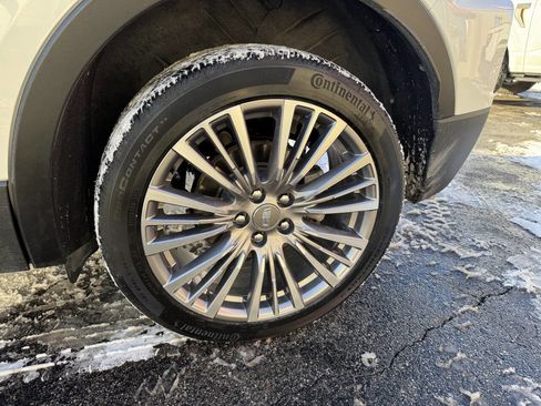 Used 2024 Cadillac XT4 Premium Luxury image 7