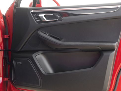 Certified 2024 Porsche Macan image 38