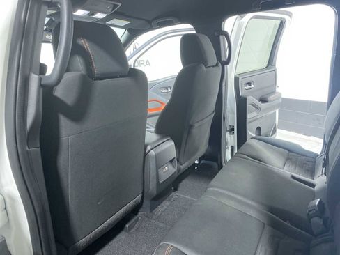 Used 2023 Nissan Frontier PRO-4X w/ Technology Package AWD/4WD image 12