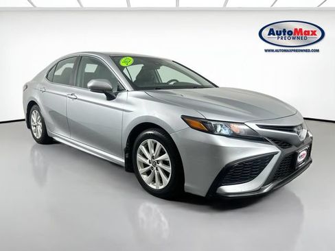 Used 2023 Toyota Camry SE FWD image 1