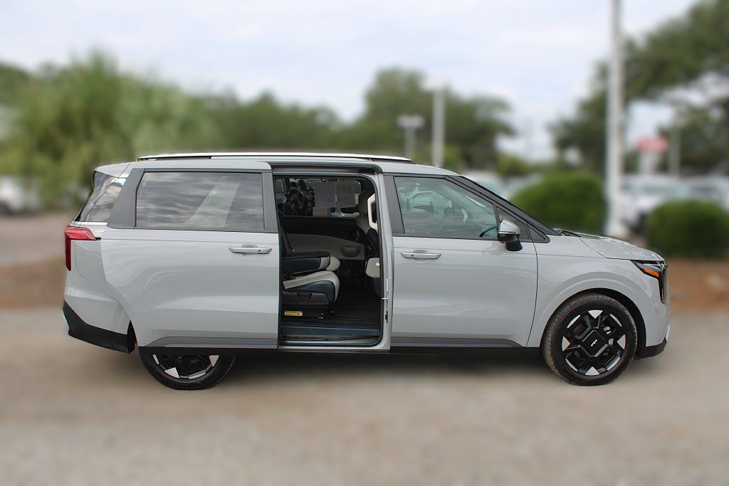 Certified 2025 Kia Carnival EX FWD image 6