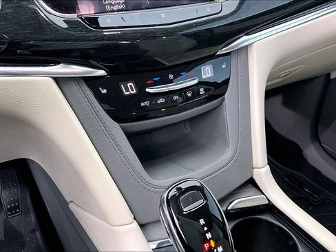 Used 2020 Cadillac XT6 Premium Luxury FWD image 28