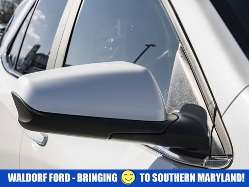 Used 2022 Chevrolet Equinox LT image 17