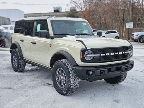 New 2025 Ford Bronco Badlands w/ Black Appearance Package AWD/4WD image 7