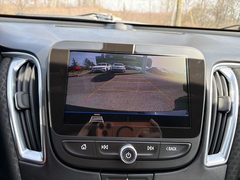 Used 2020 Chevrolet Malibu LT FWD image 19