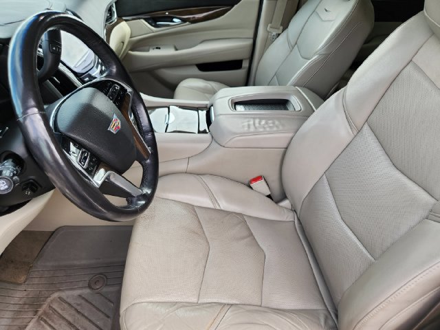 Used 2018 Cadillac Escalade Premium Luxury w/ LPO, Radiant Package AWD/4WD image 10